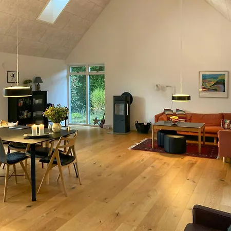 Architect-designed Retreat In Private Woods Nyaraló