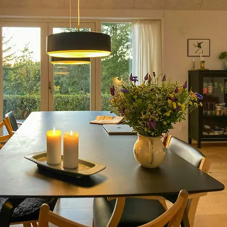 Architect-designed Retreat In Private Woods *