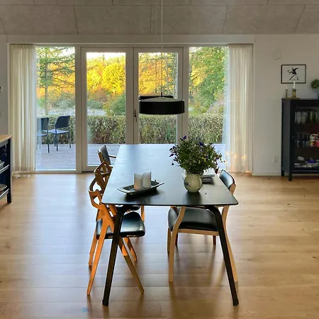 Architect-designed Retreat In Private Woods Prázdninový dům *