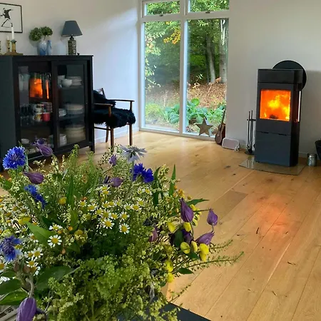 Nyaraló Architect-designed Retreat In Private Woods *