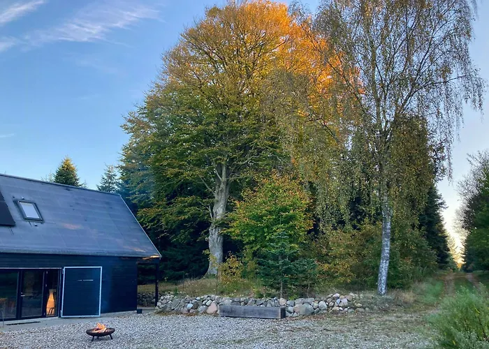 Architect-designed Retreat In Private Woods