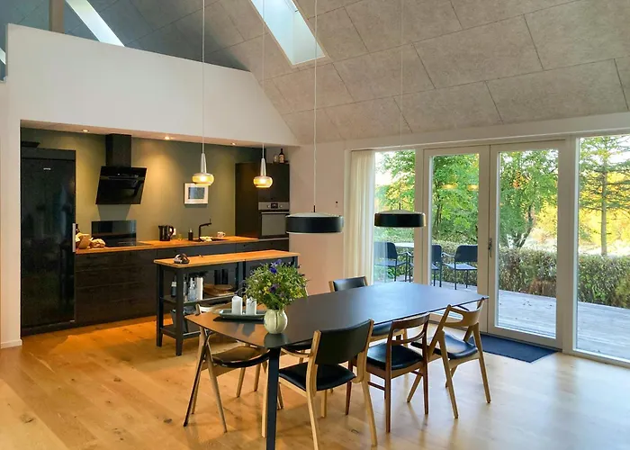 Architect-designed Retreat In Private Woods