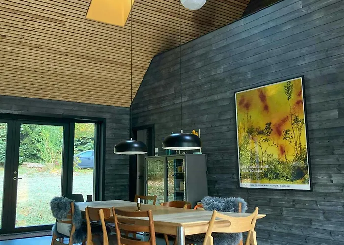 Architect-designed Retreat In Private Woods Ferienhaus Give