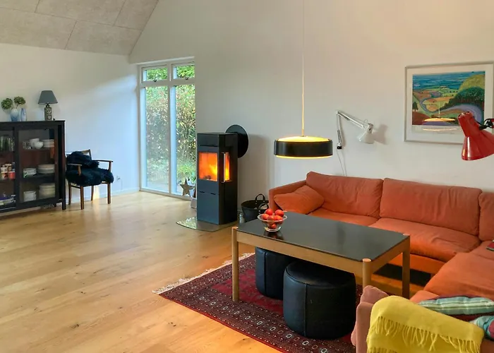 Architect-designed Retreat In Private Woods Dom wakacyjny Give