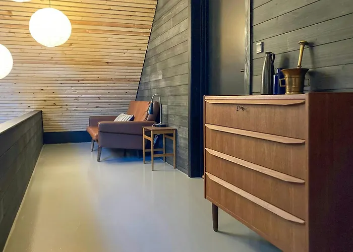 Architect-designed Retreat In Private Woods Dom wakacyjny Give