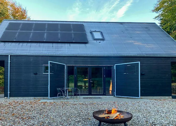 Architect-designed Retreat In Private Woods Dom wakacyjny Give
