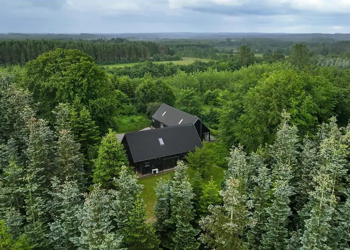 Dom wakacyjny Architect-designed Retreat In Private Woods *
